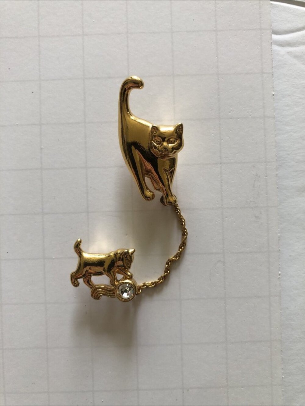 Vintage Avon Gold Tone and Rhinestone Ball Cat Kitten Lapel Pin Brooch Chain